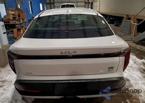 2025 Kia K4 Lx из США, поврежденный, VIN 3KPFT4DE3SE004861